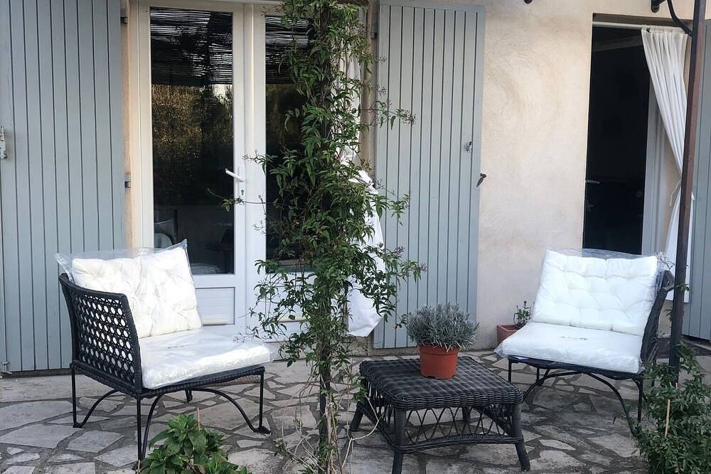 Entire apartment, Charming apartment nestled among olive trees in the heart of nature! in Éguilles, Aix-en-Provence region