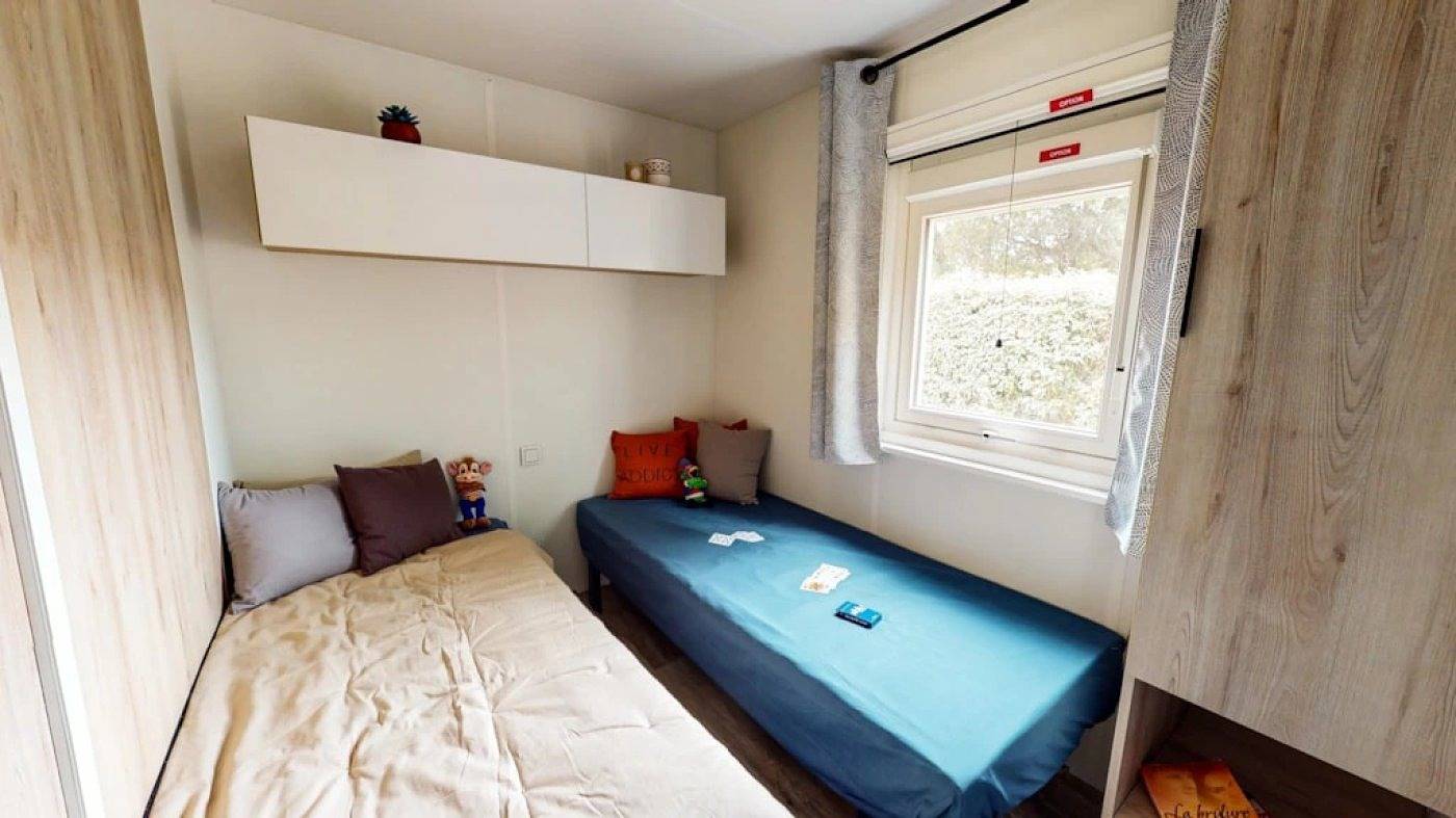 Zecamping 4* piscine couverte toboggans locatif 28m2 8 pers in Piriac-sur-Mer, Côte d'Amour
