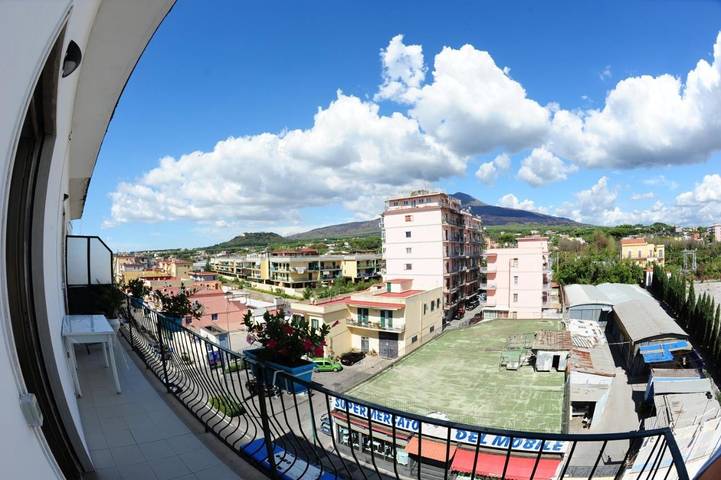 Gîte pour 7 personnes, avec Balcon ainsi que Terrasse et Vue à Torre del Greco - 3