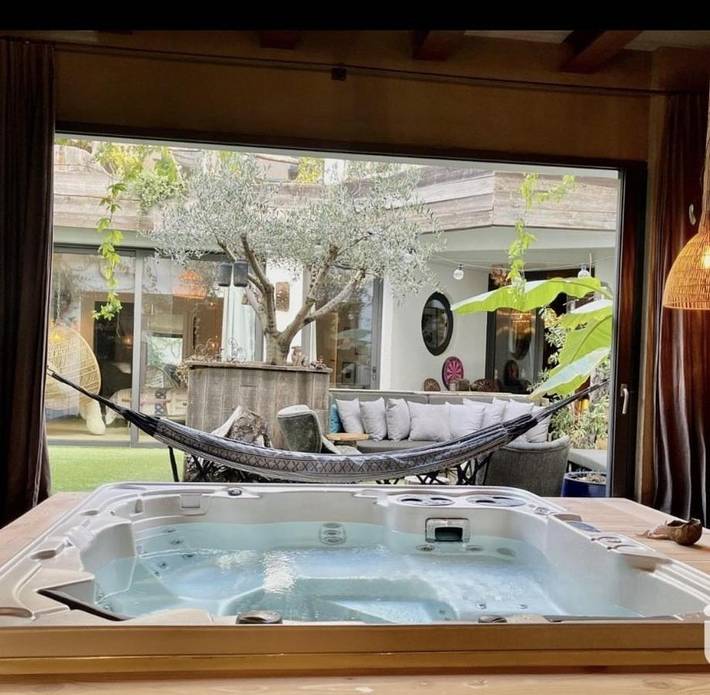 Location de vacances pour 8 personnes, avec jacuzzi ainsi que sauna et balcon à Montrouge - 3