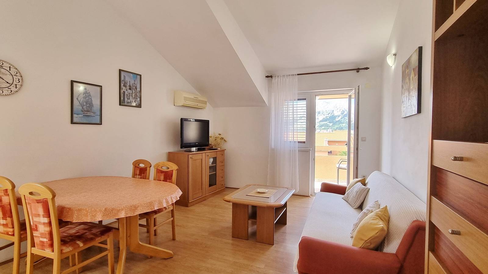 Ganze Wohnung, Apartment Dean mit Balkon und Meerblick für 4-5 Personen in Baska, Krk