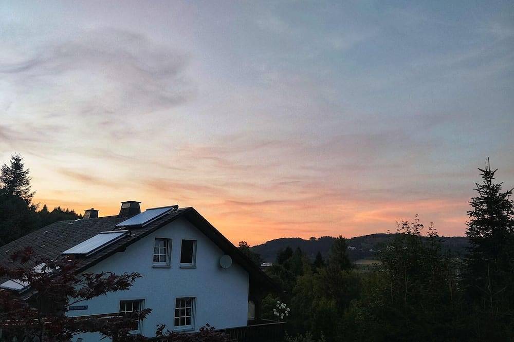 Ganze Wohnung, Dottie’s-Place Gemütliches Ferienhaus mit weitem Ausblick über das ganze Gebiet. in Winterberg, die Mittelgebirge