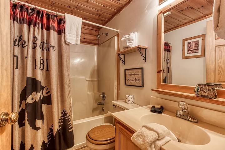 Log cabin for 14 people, with pool and terrace as well as hot tub in Pigeon Forge