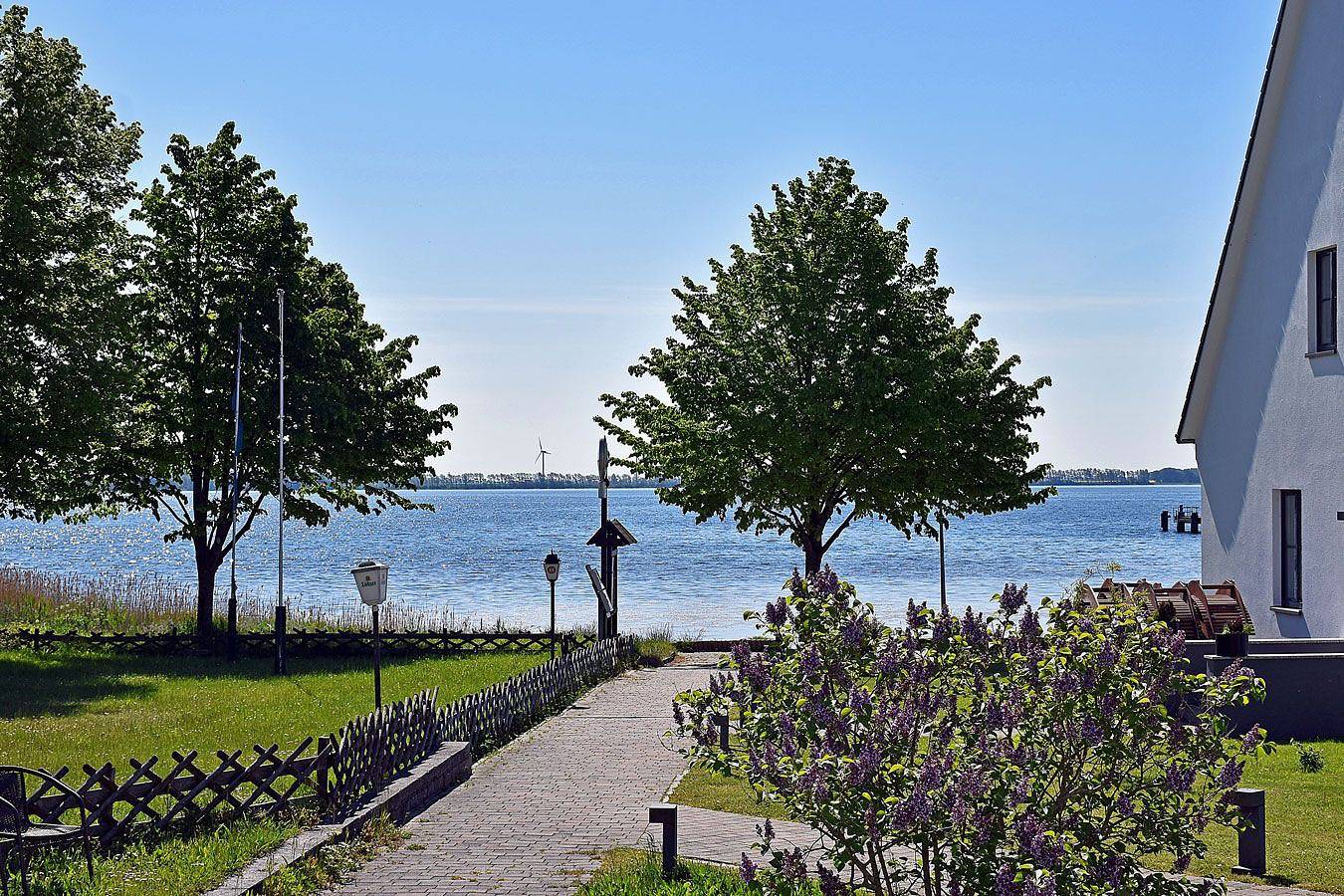 Entire apartment, Moderne Fewo mit Meerblick, nur 60m zum Wasser, 2 Schlafzimmer, Wlan, Haustiere in Dranske, Ruegen