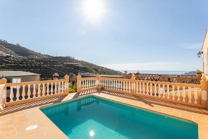 Casa de férias Casa gonzalez com vista mar e montanha, Piscina exterior, Jardim, Terraço e Wi-Fi in Ítrabo, Costa Tropical