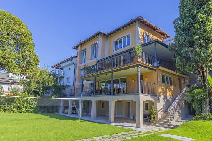 Villa pour 14 personnes, avec terrasse et jardin à Comune di Verbania