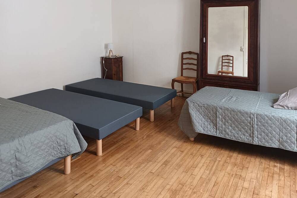 Whole House Downtown 4 to 12 People in Ruffec, Charente