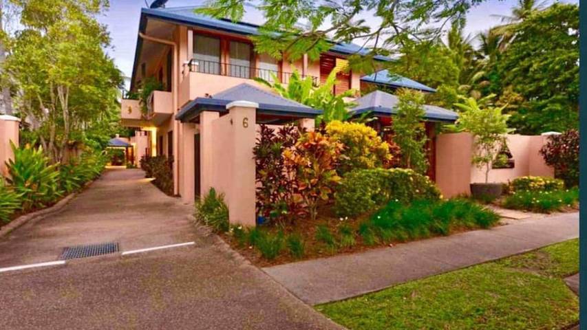 Holiday home for 6 people, with balcony and hot tub in Port Douglas