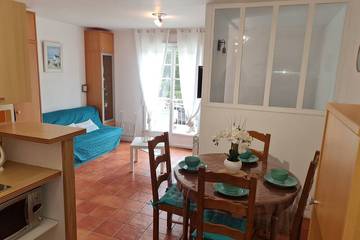 Gîte pour 4 personnes, avec balcon dans Sables d'Or les Pins
