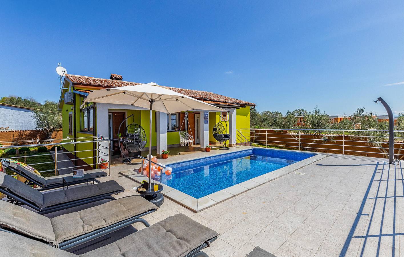 Ferienhaus für 6 Personen mit Terrasse in Peruski, Südküste Istrien