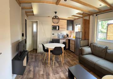 Gîte pour 5 personnes, avec piscine ainsi que bassin pour enfant et jardin à Cozes