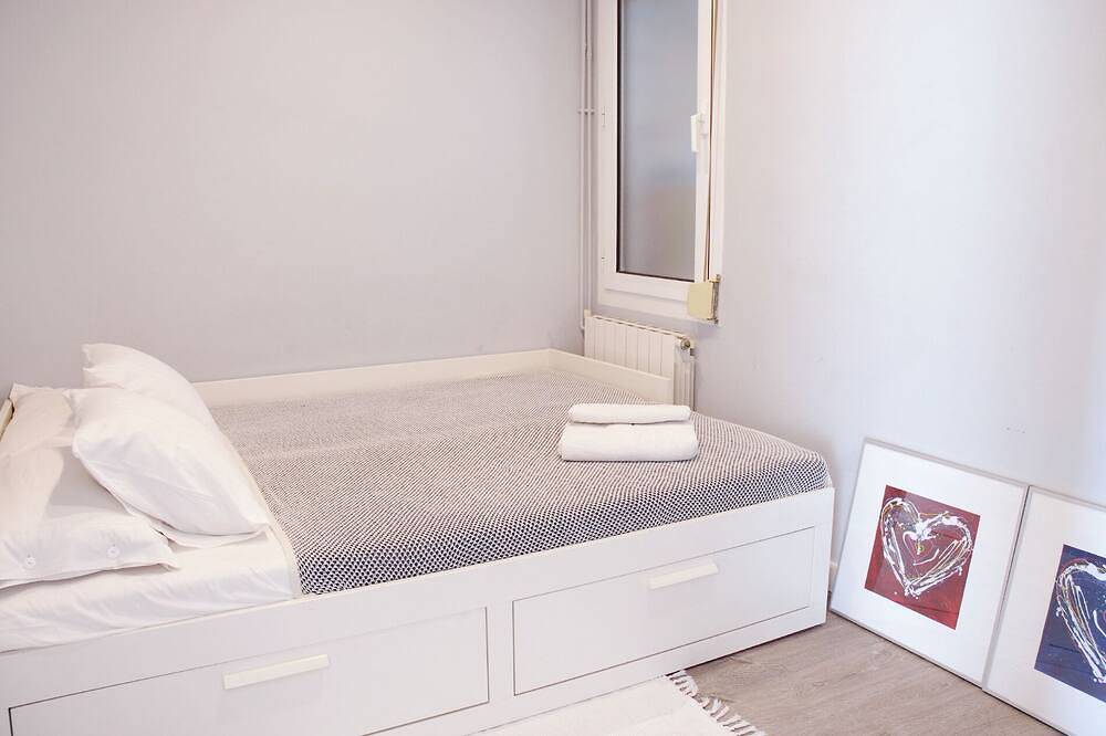 Geheel appartement, Decemberaanbieding - bekijk de prijs !!! in La Salut, Barcelona