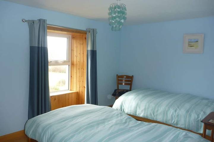 Sherwood Cottage: Traditional 2 bedroom stone cottage in Burray village, Orkney. in Burray, Orkney Islands