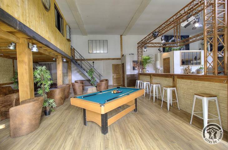 Gîte pour 15 personnes, avec terrasse ainsi que sauna et jardin, animaux acceptés dans Rhône - 4