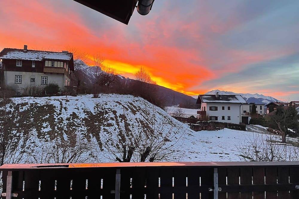 Ganze Wohnung, \"Bergblick\" - 65m² mit Terrasse & traumhaften Blick auf die Nordkette und Berge in Tuxer Alpen, Innsbruck