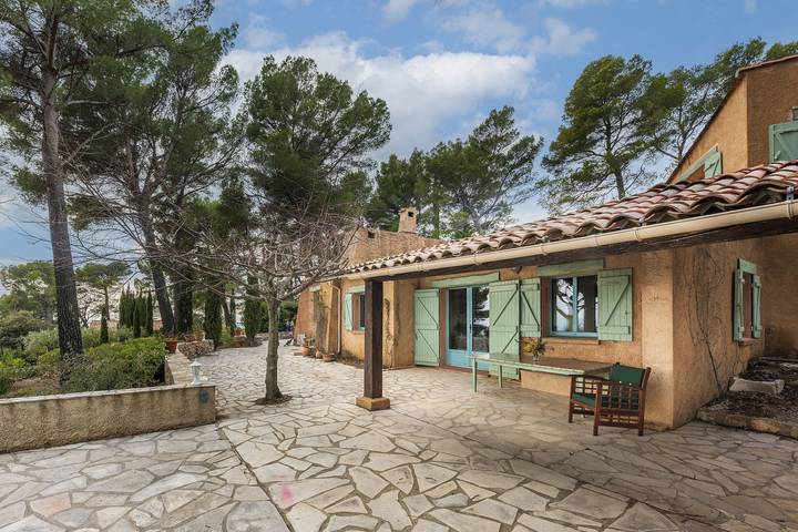 Location de vacances pour 13 personnes, avec jardin ainsi que terrasse et piscine à Tourtour - 2