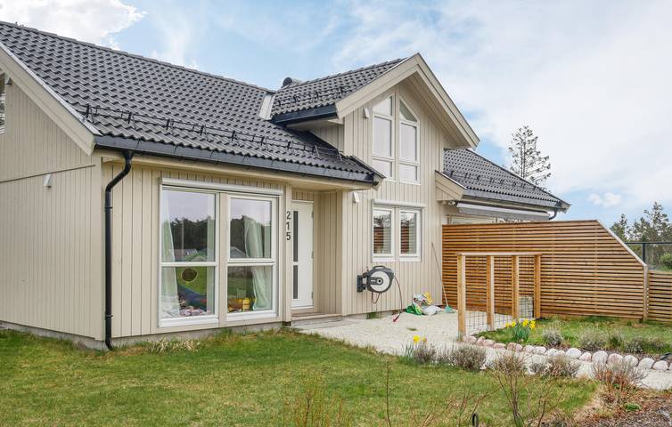 Ferienhaus für 8 Personen mit Garten in Arendal