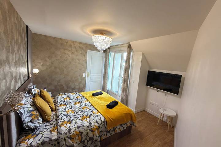 Entire apartment, Royal Crown Apartment With Royal Garden in Le Bourget, Seine-Saint-Denis