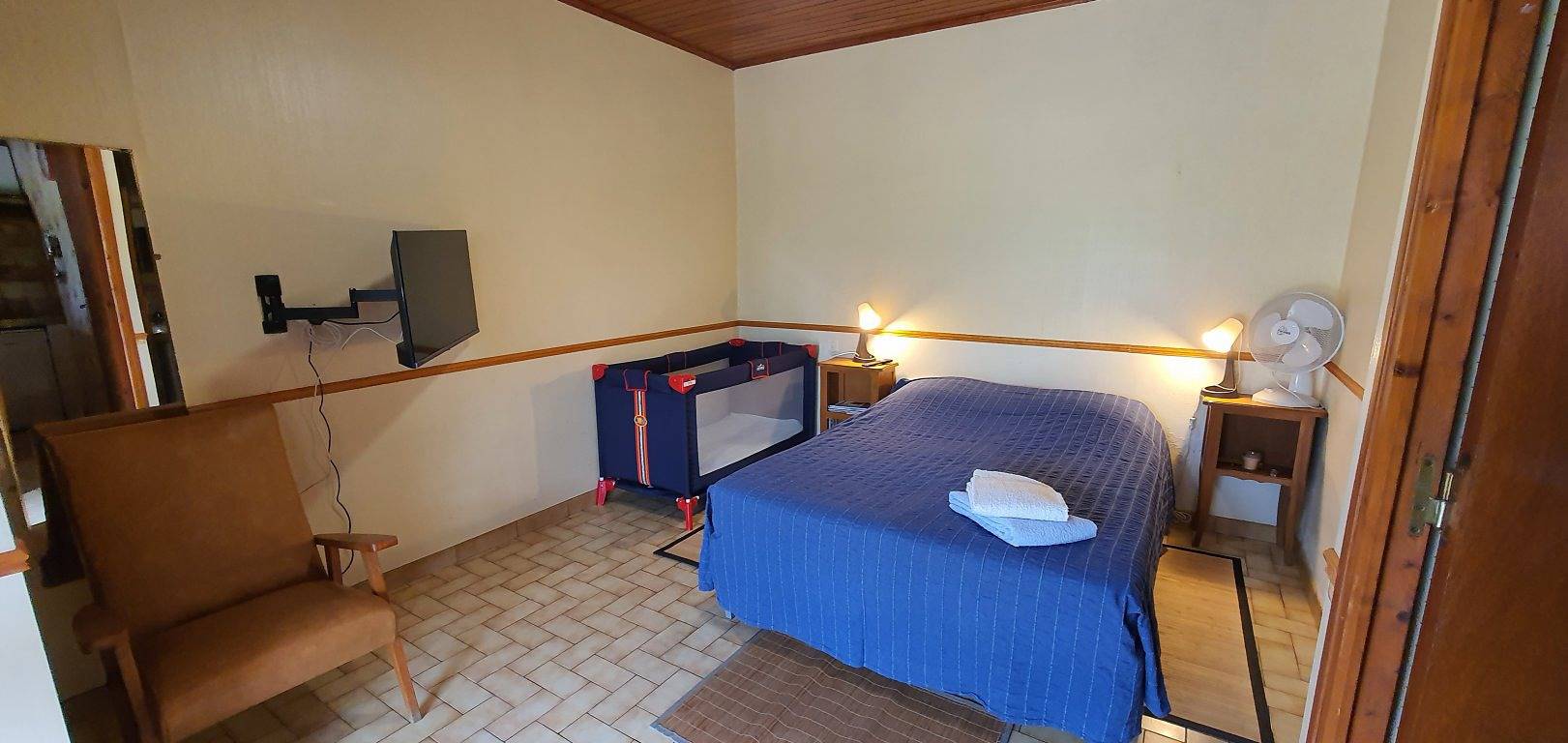 Studio entier, T1 en campagne, en haut d'une colline, Camat Les Rosiers in Cazaubon, Gers