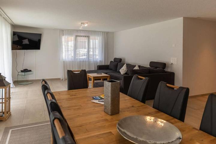 Ferienwohnung für 8 Personen, mit Balkon und Terrasse in Wilderswil