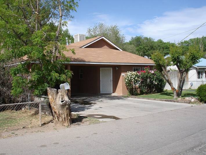 Vacation rental for 8 people, with yard in Albuquerque