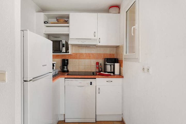Holiday Home 'Le Petit Maison' with Pool, Private Terrace and Air Conditioning in Homps, Narbonne region