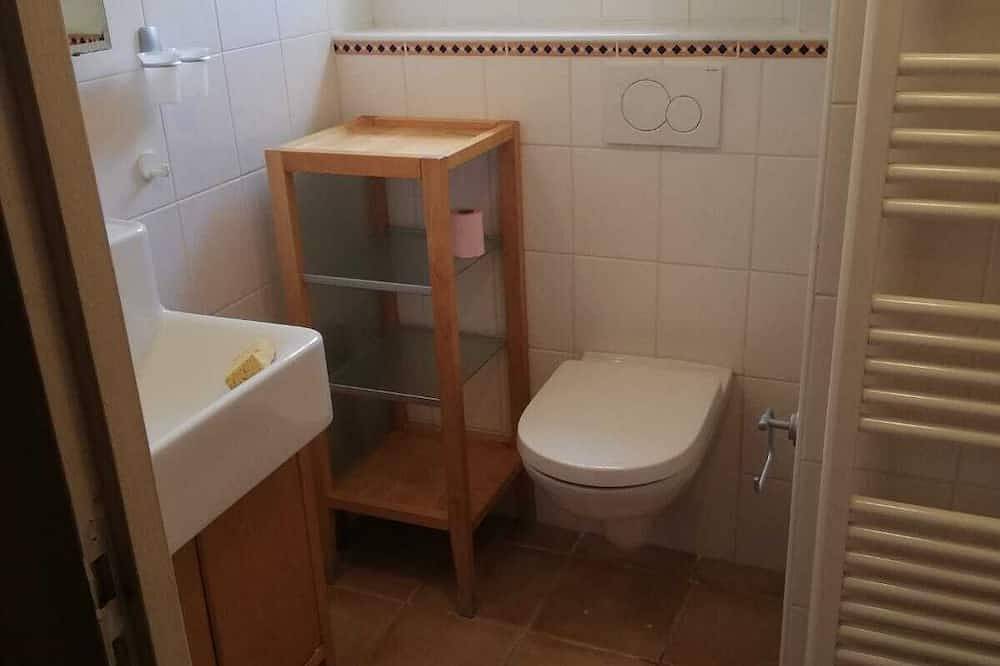 Appartement entier, Appartement dans village de colline typiquement provençal, villa avec piscine, oasis de détente in Seillons-Source-d'Argens, Région de Brignoles