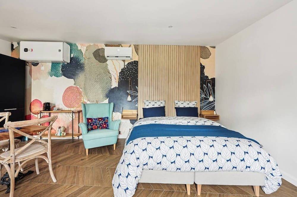 Family home for 8 people, 2 steps from line 14, fully equipped! in Orly (Île de France), Val-de-Marne