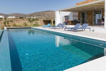 Villa pour 4 personnes, avec jardin ainsi que jacuzzi et piscine dans Paros