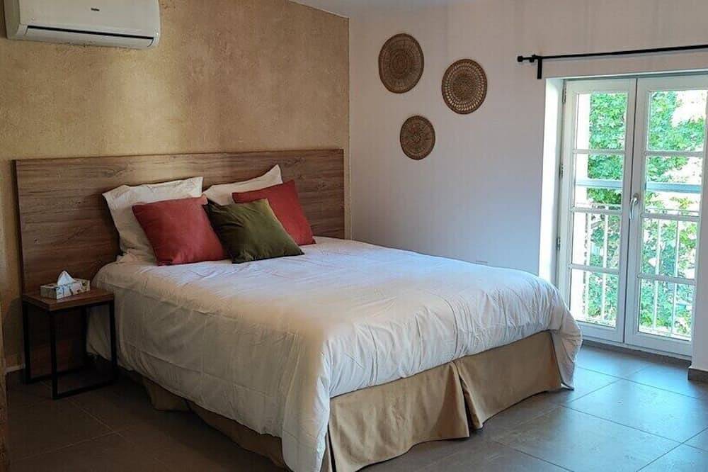 Entire apartment, Studio 302 - studio of 35 m² in Velaux, Aix-en-Provence region