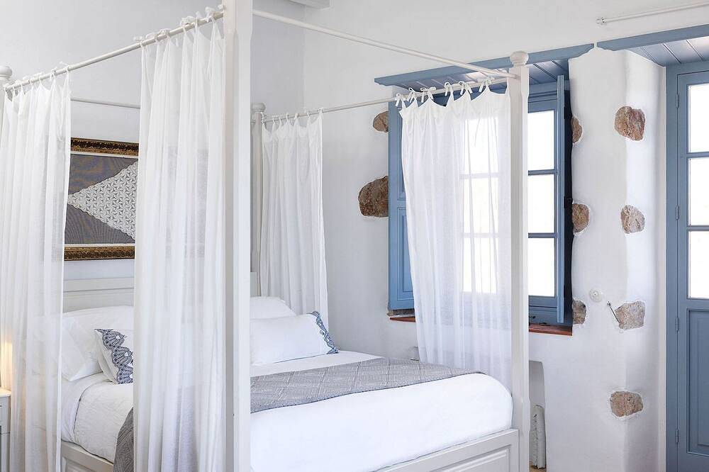 Outstanding Patmos Villa | 3 Bedrooms | Villa Harbour View | Infinty Pool | Amazing Skala Views in Skala (Patmos), Dodekanes