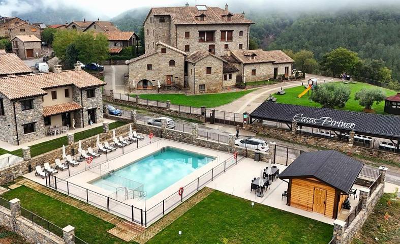 Ferienwohnung für 7 Personen, mit Balkon und Terrasse sowie Garten und Pool