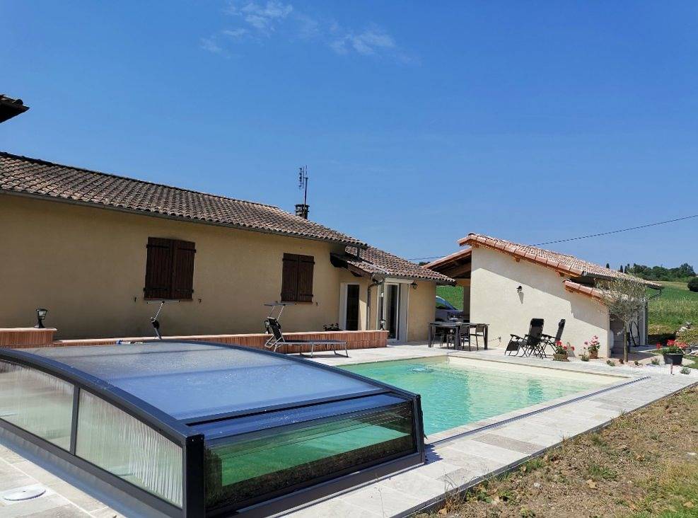 Gîte de plain-pied avec piscine, à la campagne in Graulhet, Région de Castres
