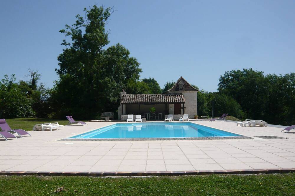 Gites de luxe pour les couples, pas d'enfants. Paix, de superbes vues, grande piscine et un spa. in Boisse, Périgord Pourpre