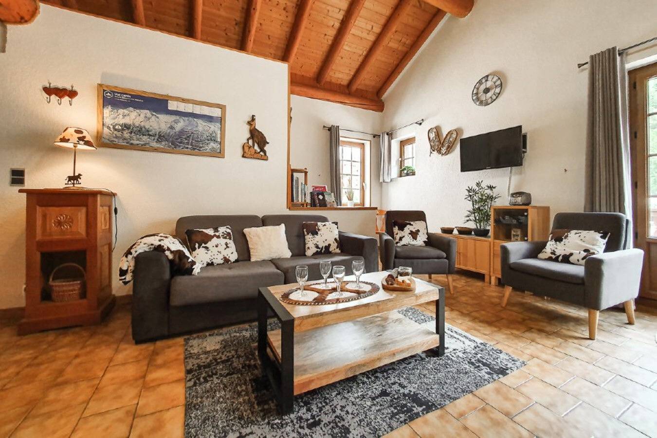 Chalet "Eterlou" con vistas a las montañas, balcón y Wi-Fi in Lanslebourg-Mont-Cenis, Región de Saint-Jean-de-Maurienne