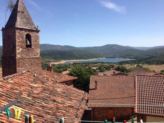 Apartamento para 6 personas, con Balcón y Terraza además de Vistas al lago y Vistas en El Rasillo de Cameros