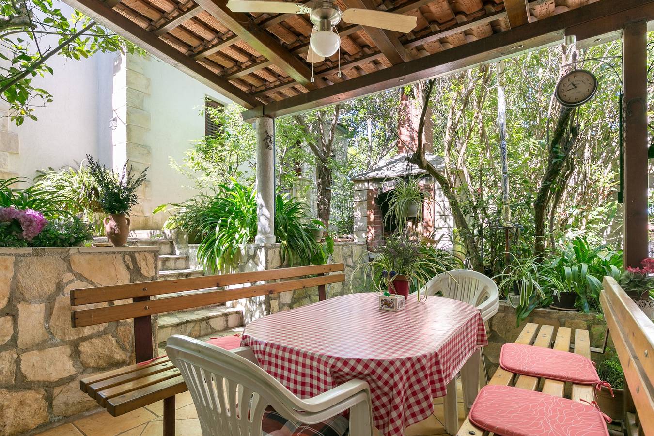 Ganze Wohnung, Studio Appartement mit Terrasse und Meerblick Supetar, Brac As-22123-a in Supetar, Brac