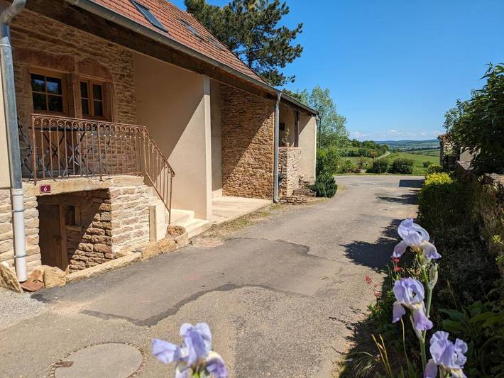 Location de vacances pour 2 personnes, avec terrasse et vue à Burnand