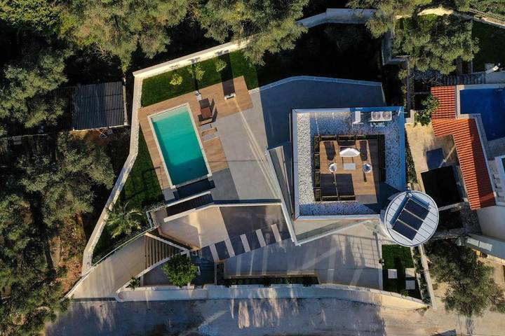 Villa für 10 Personen, mit Balkon und Terrasse sowie Garten und Pool in Montenegro - 4