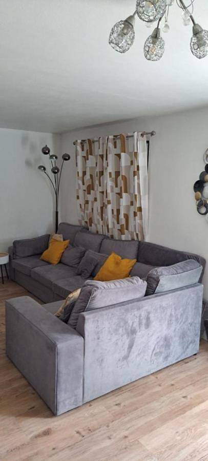 Location de vacances pour 2 personnes, avec jardin et piscine, animaux acceptés à Saint-Sulpice-de-Faleyrens