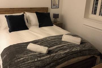 Log Cabin for 4 People in Brighton, Sussex, Photo 2