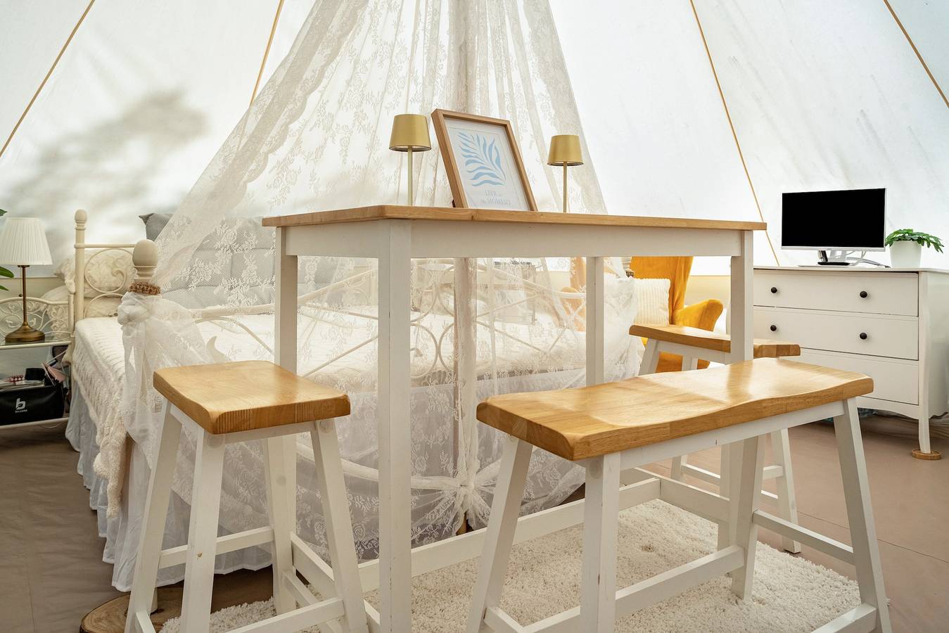 Glamping 'Tipi Jurte Zelt in de Seenplatte' met privéterras, tuin en wifi in Carpin, Mecklenburg-Strelitz