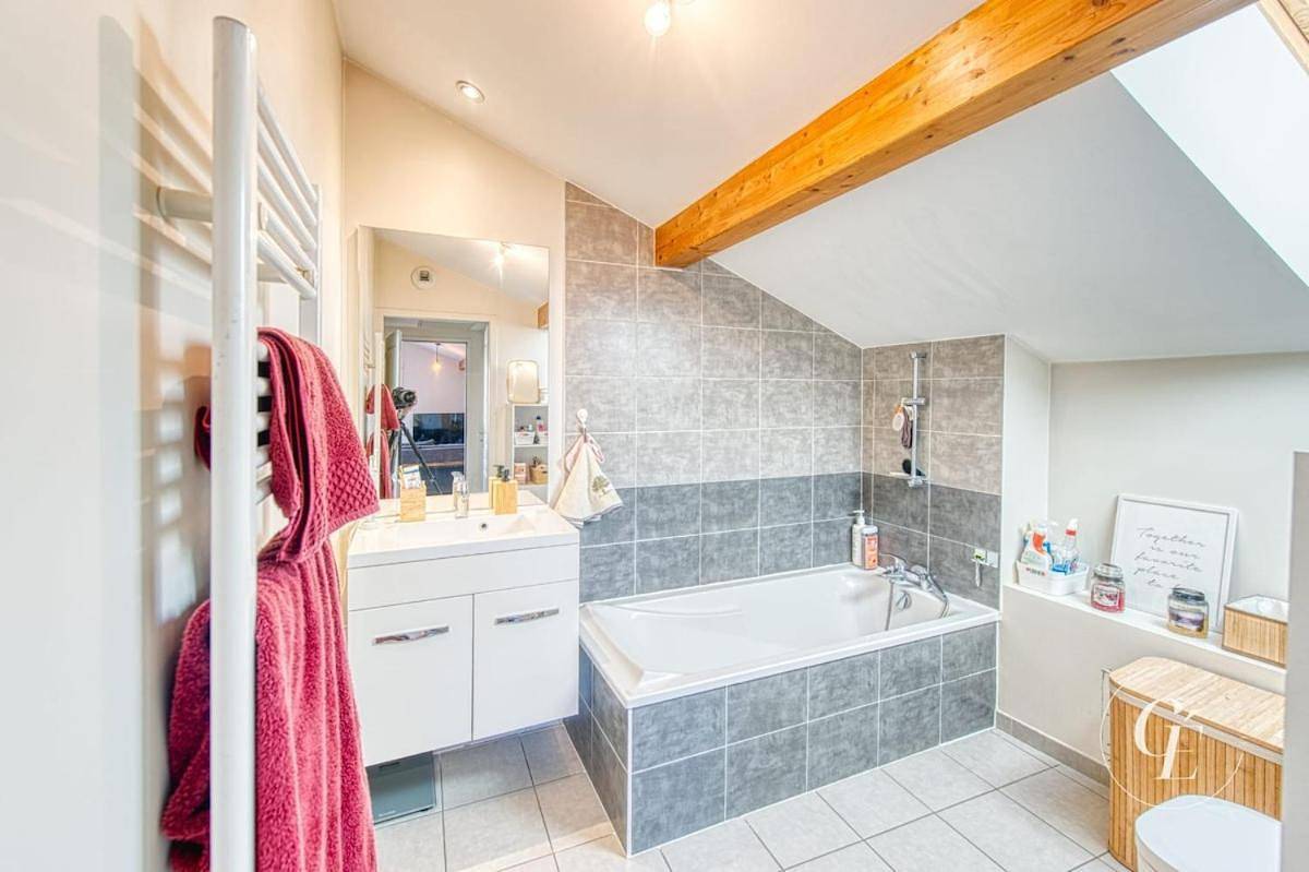 Appartement entier, Laura - Cozy appartement, confort à Béligneux - Idéal Pros in Béligneux, Ain