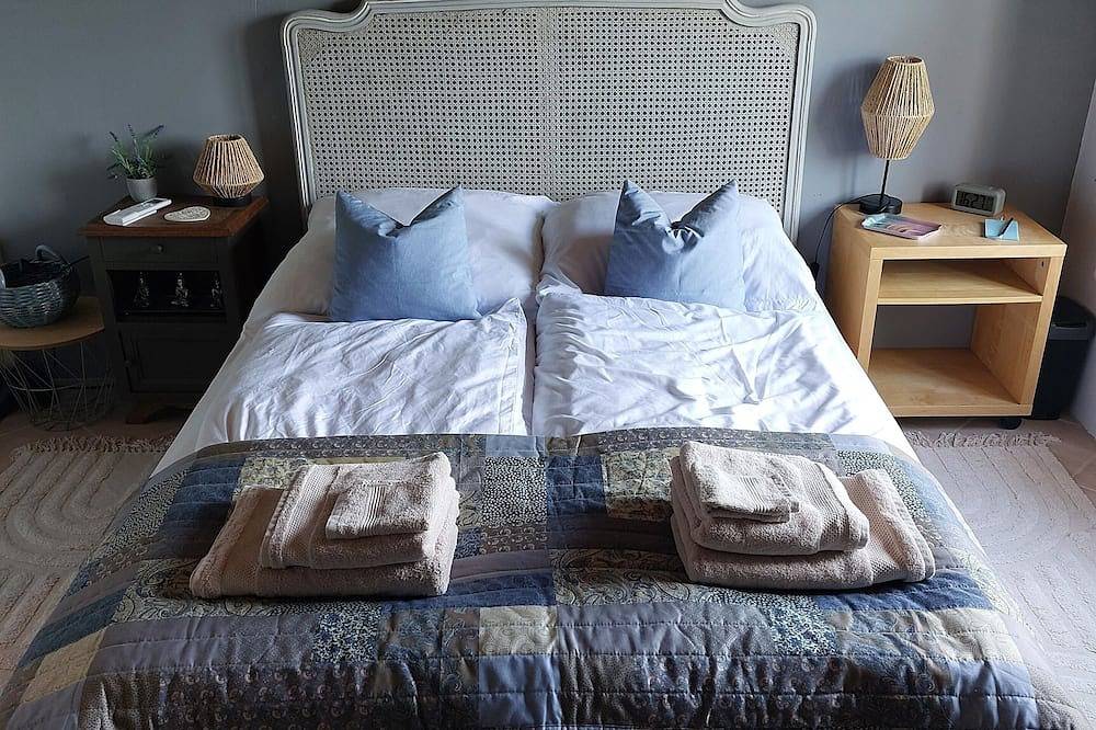 Charming renovated farmhouse with large pool in Lacour, Tarn-et-Garonne