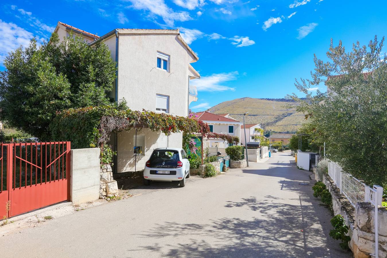 Ganze Wohnung, 1-Zimmer-Ferienwohnung mit Terrasse und Meerblick Grebastica (Sibenik) A-24821-b in Grebastica, Šibenik-Knin