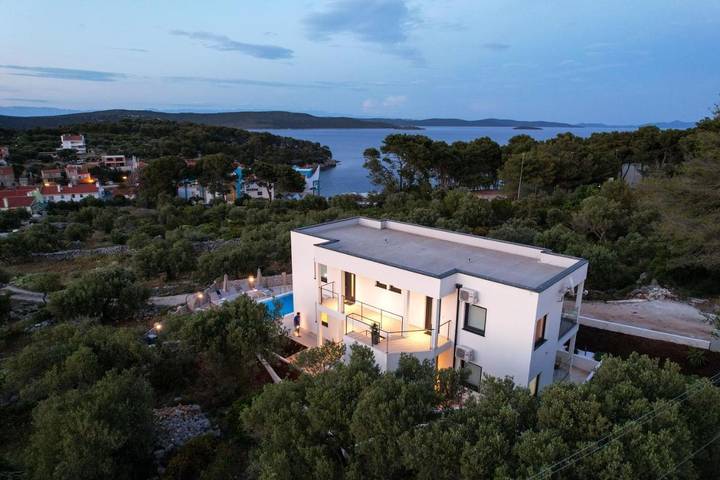 Villa pour 12 personnes, avec vue ainsi que jardin et piscine à Sali - 4
