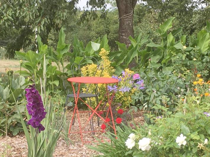Maison d’hôte pour 3 personnes, avec jardin et vue, animaux acceptés à Sainte-Suzanne
