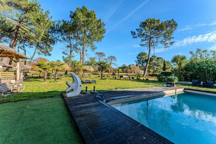 Bed and Breakfast 'Tikeau' with Shared Pool, Private Terrace and Wi-Fi in Gujan-Mestras, Arcachon region