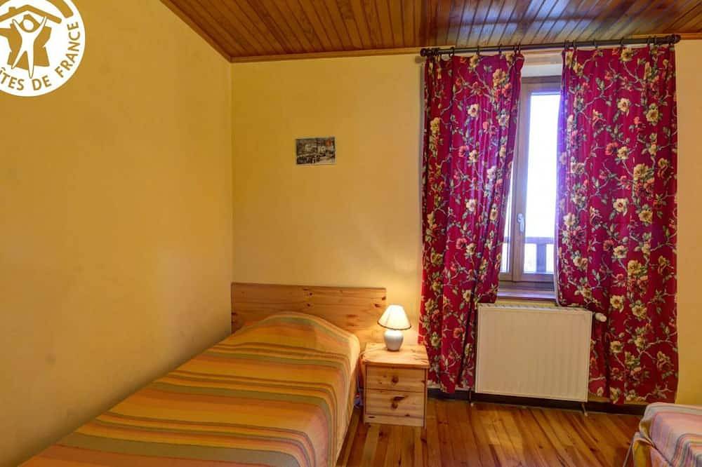 Gîte cosy de plain-pied, proche St-Étienne, idéal famille avec animaux et balades nearby. in Saint-Chamond, Parc Naturel Régional du Pilat