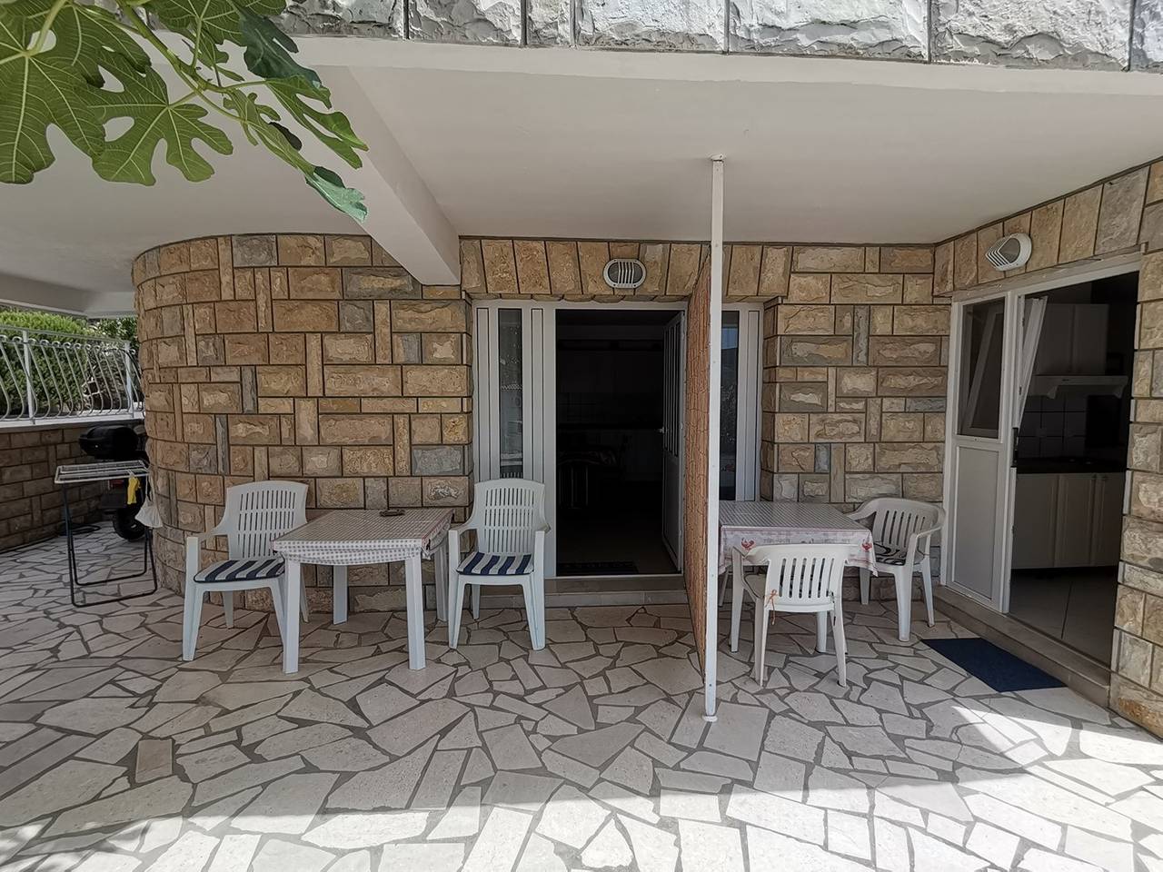 Entire apartment, Studio apartment on the ground floor in Primosten, Šibenik-Knin